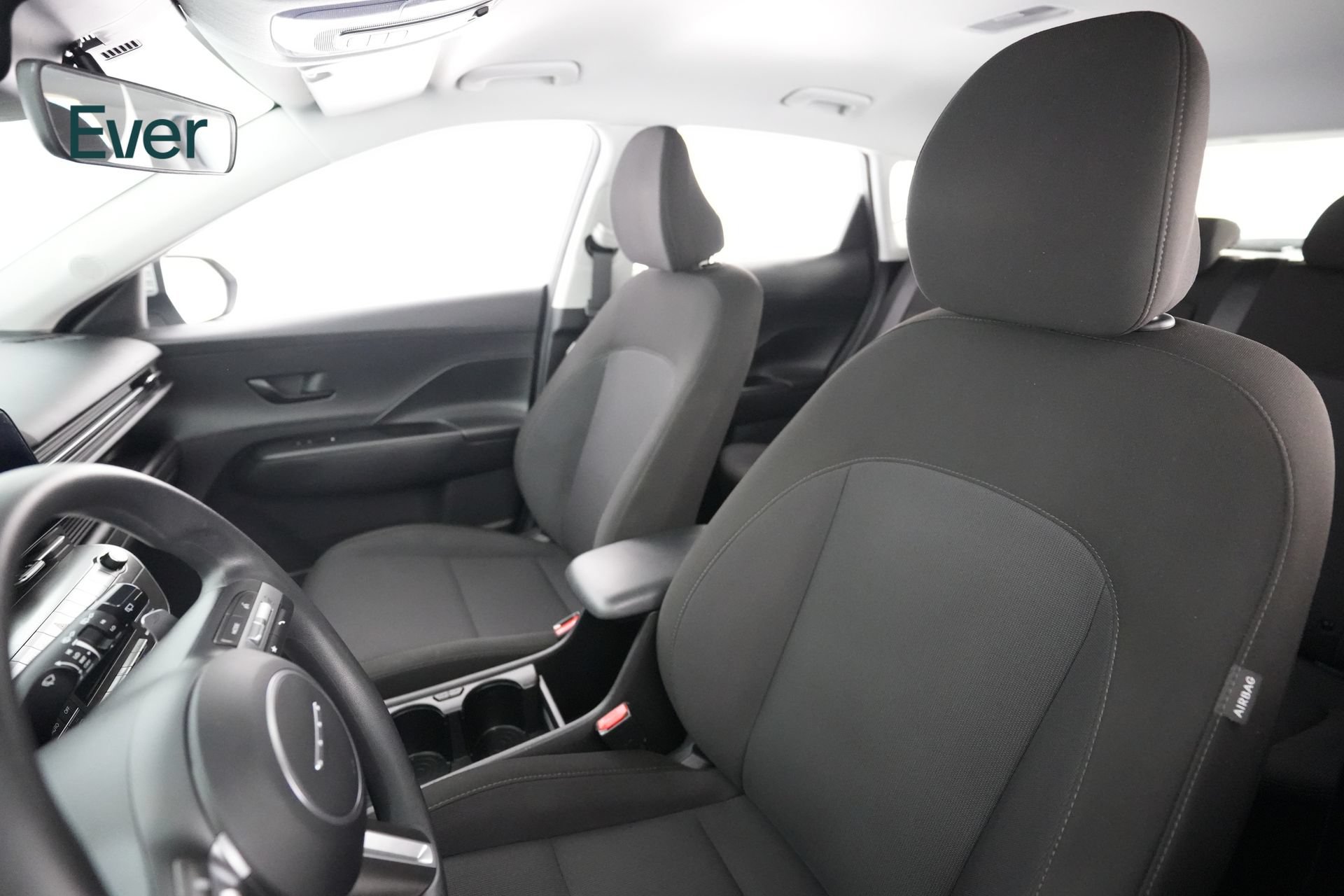 Used 2024 Hyundai Kona SE FWD image 4