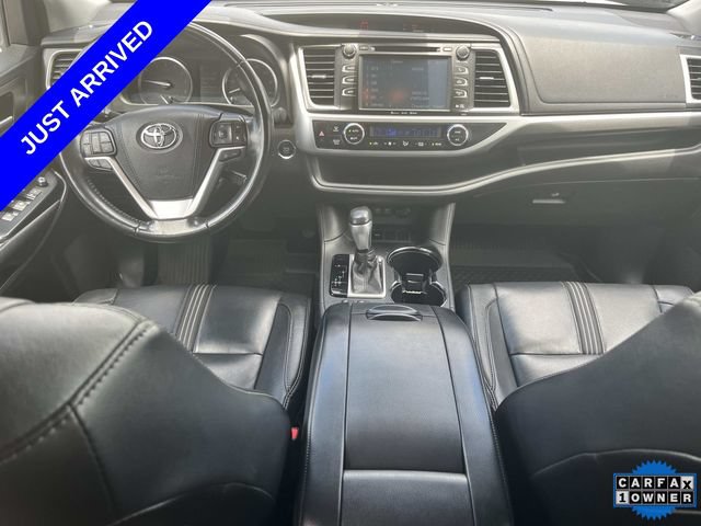 Used 2017 Toyota Highlander SE FWD image 16