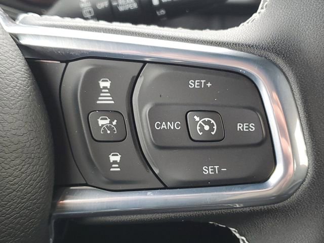 Used 2025 Jeep Wrangler Sahara AWD/4WD image 11