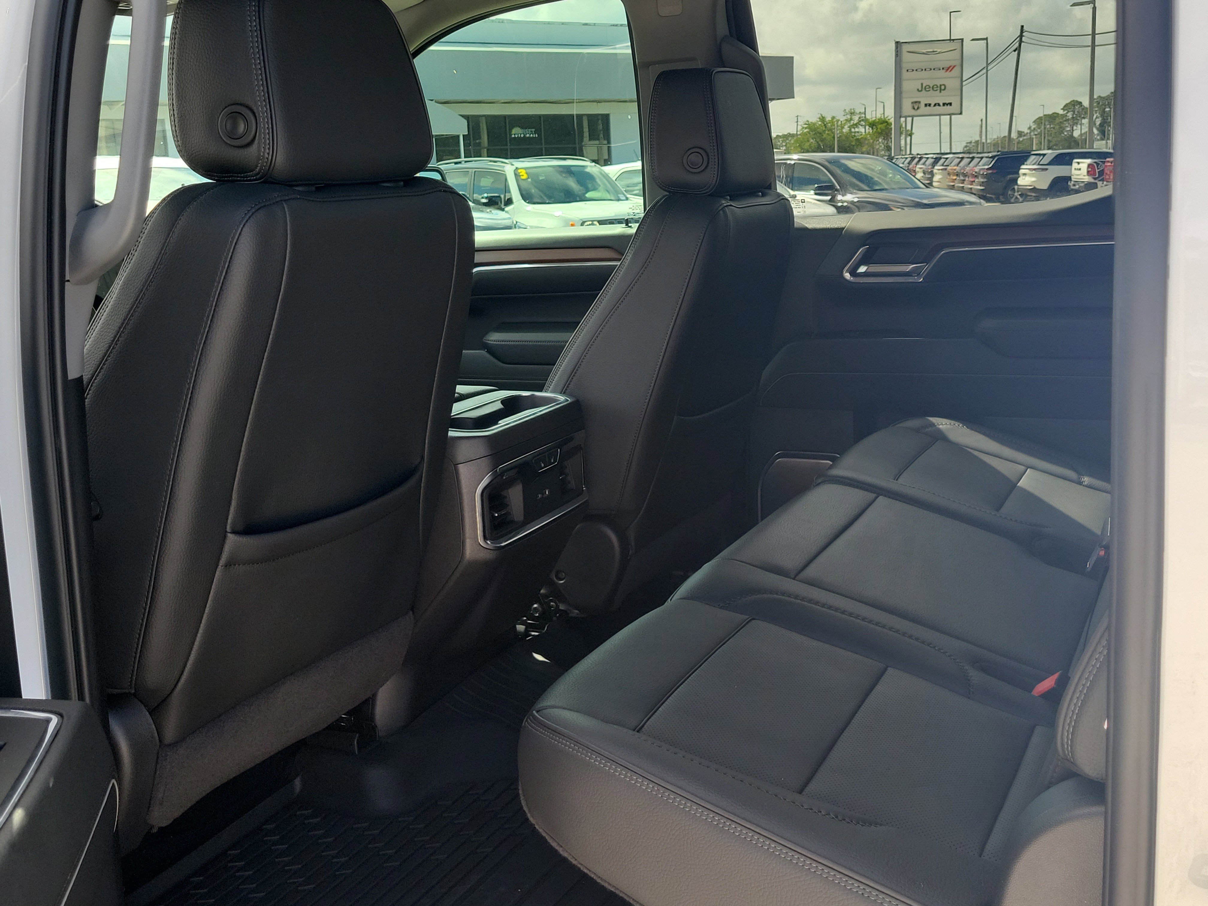 Used 2024 GMC Sierra 1500 Denali w/ Technology Package AWD/4WD image 14