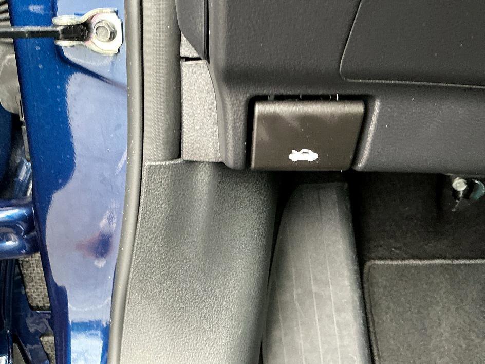 Certified 2025 Nissan Kicks S image 14