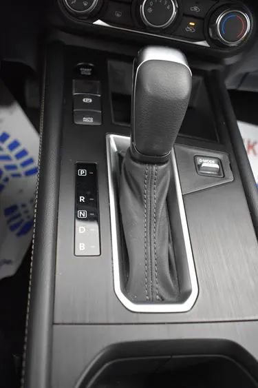 Used 2025 Nissan Kicks SV image 34