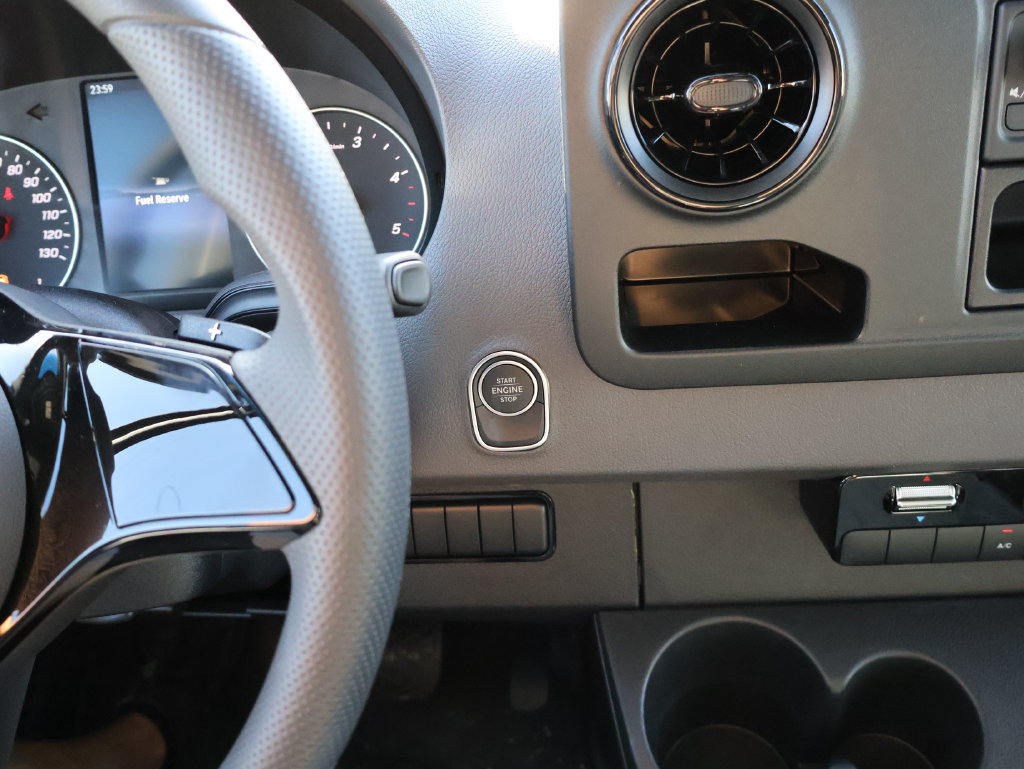 Used 2025 Mercedes-Benz Sprinter 2500 image 29