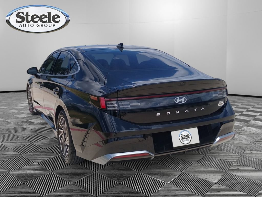 Used 2024 Hyundai Sonata SEL FWD image 2
