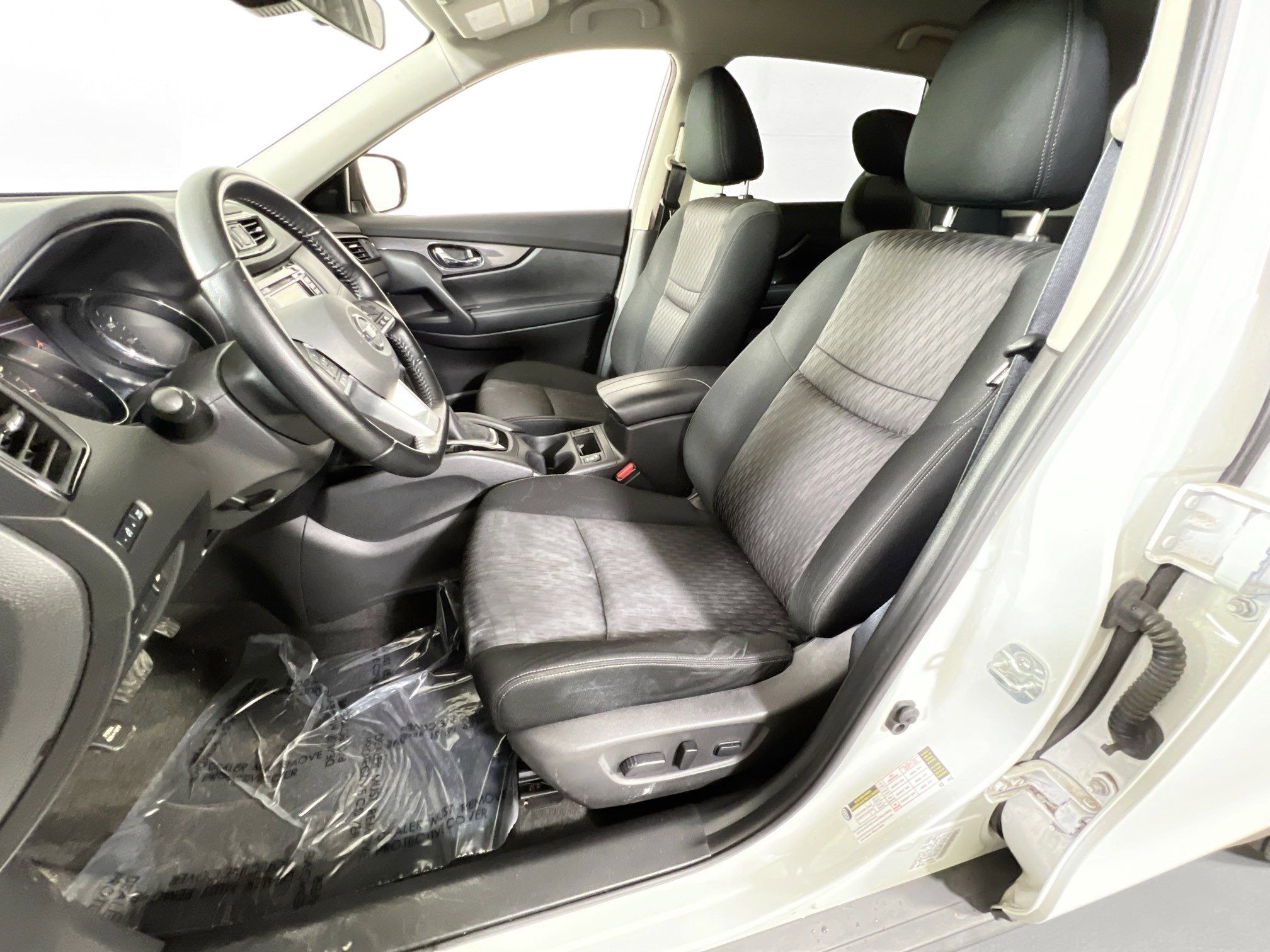 Used 2020 Nissan Rogue SV image 20