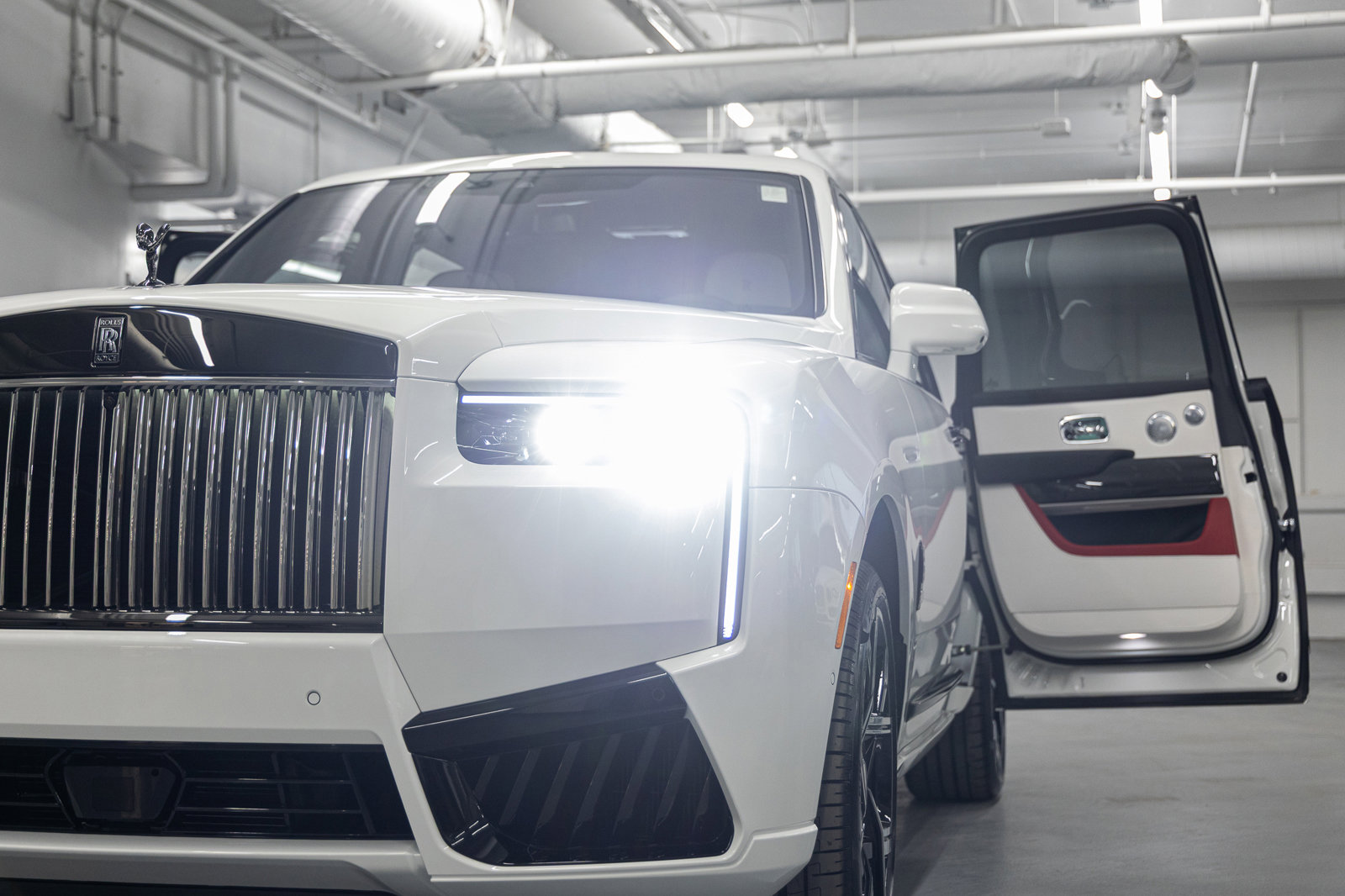 New 2026 Rolls-Royce Cullinan Black Badge image 23
