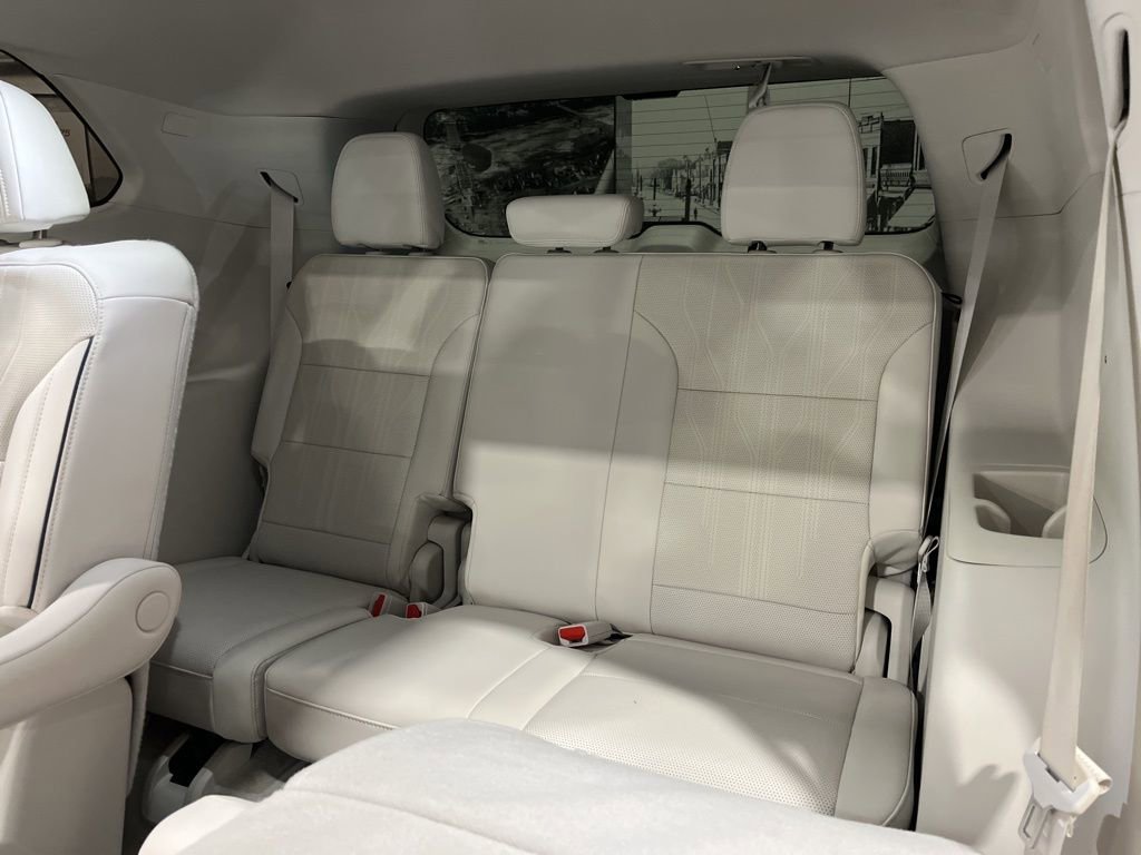 Used 2025 Buick Enclave Avenir w/ Super Cruise Package image 13