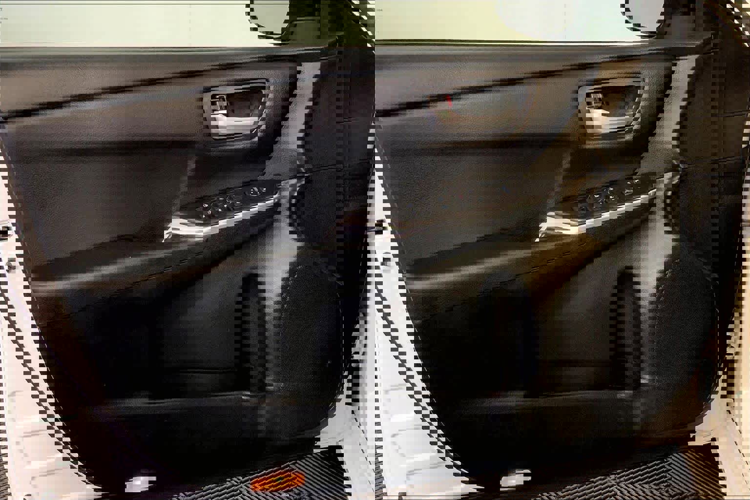 Used 2017 Toyota Camry SE w/ Moonroof Package image 22