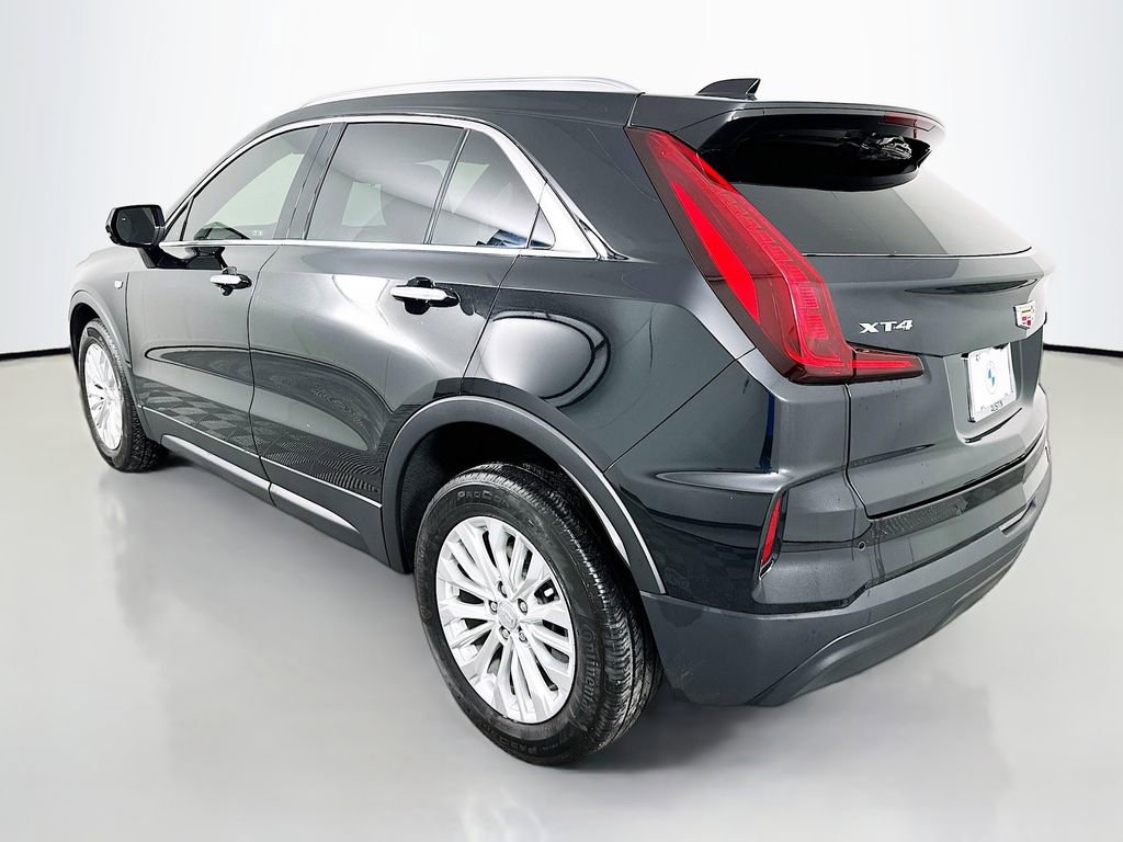 Used 2024 Cadillac XT4 Luxury w/ Cold Weather Package FWD image 7