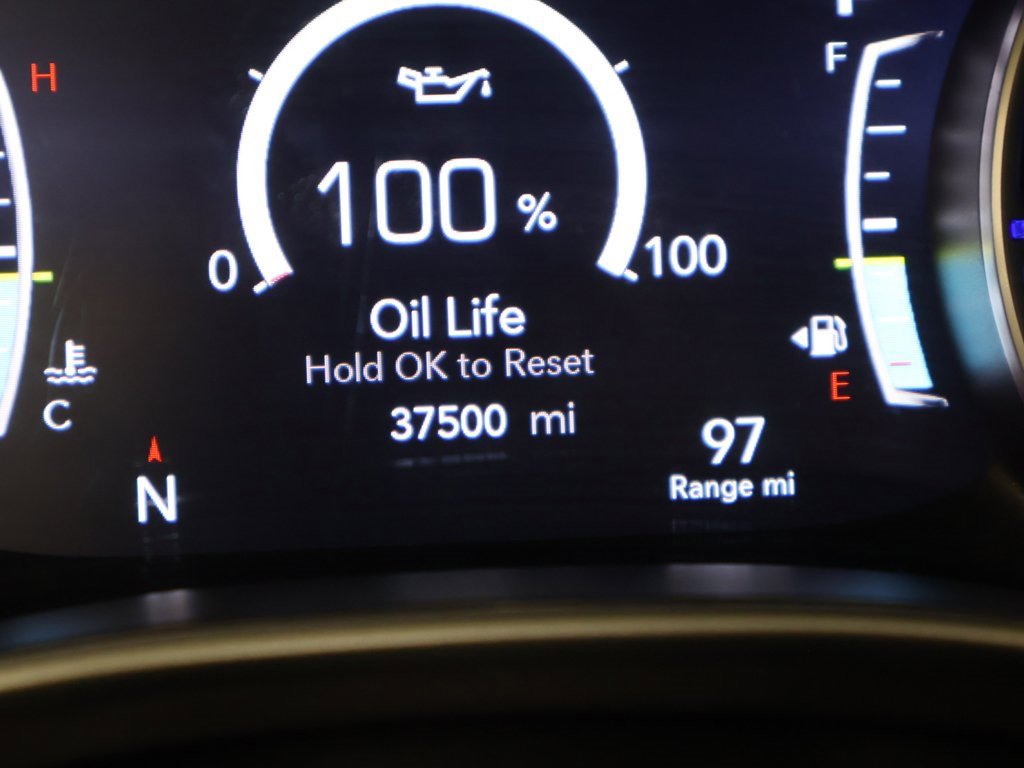 Used 2024 Chrysler Pacifica Touring-L image 41