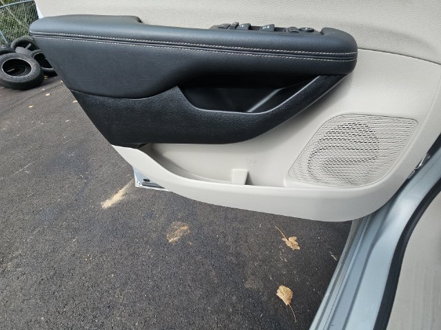 Used 2024 Chrysler Pacifica Touring-L FWD image 20