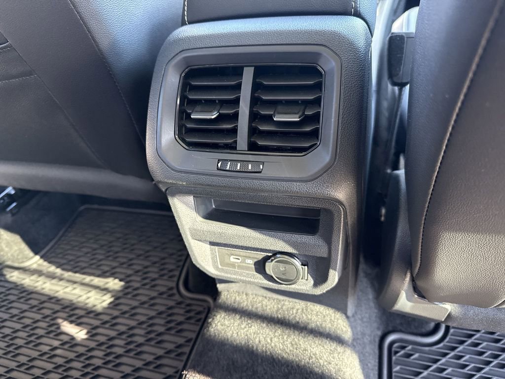 Certified 2023 Volkswagen Tiguan SE image 29