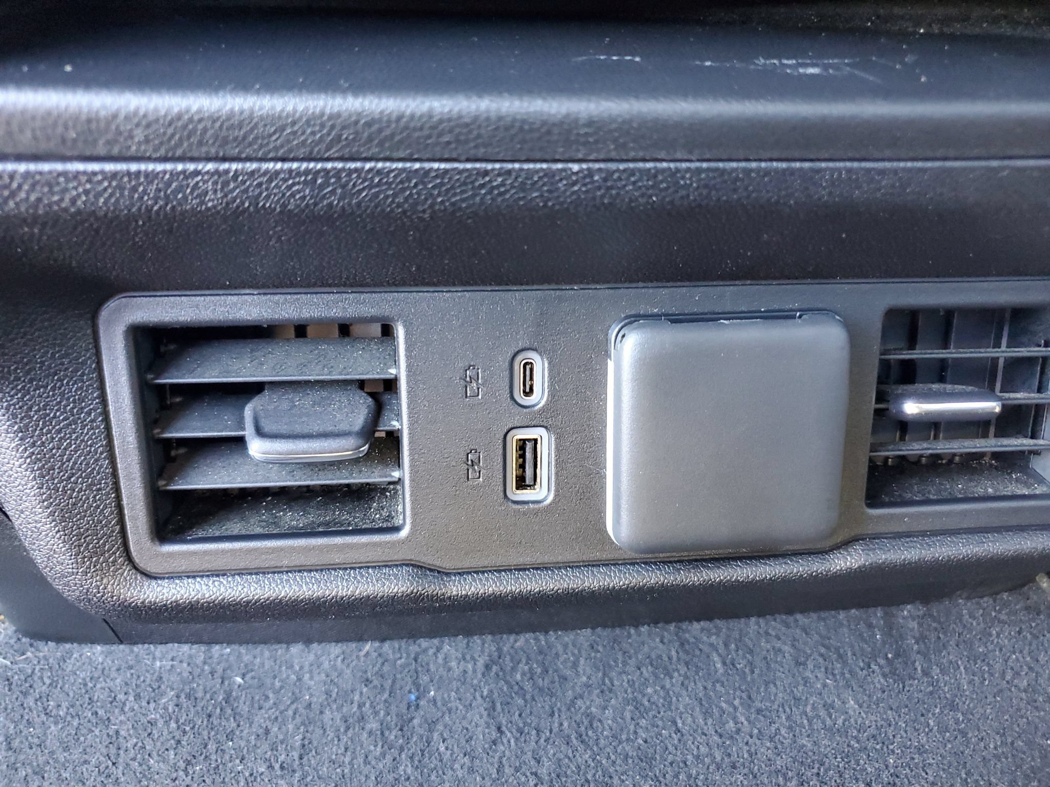 Used 2024 Chevrolet Silverado 1500 LT AWD/4WD image 11