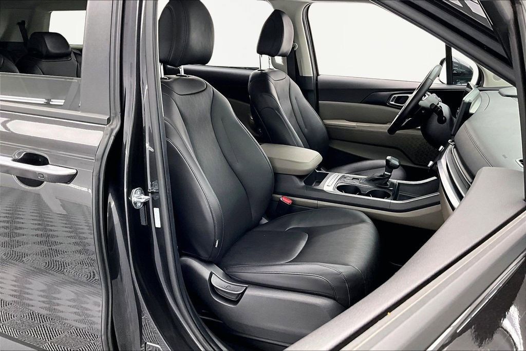 Used 2025 Kia Carnival image 7