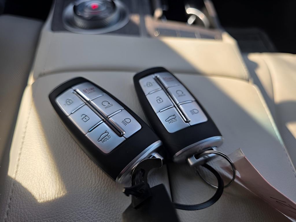 Used 2024 Genesis G80 image 27