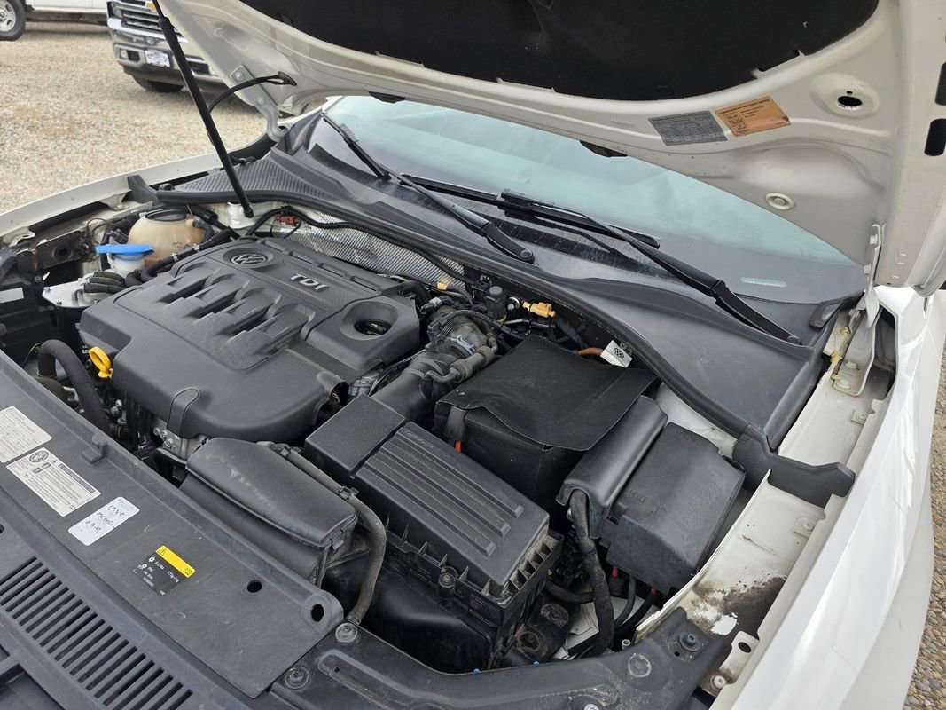 Used 2015 Volkswagen Passat TDI SE FWD image 36