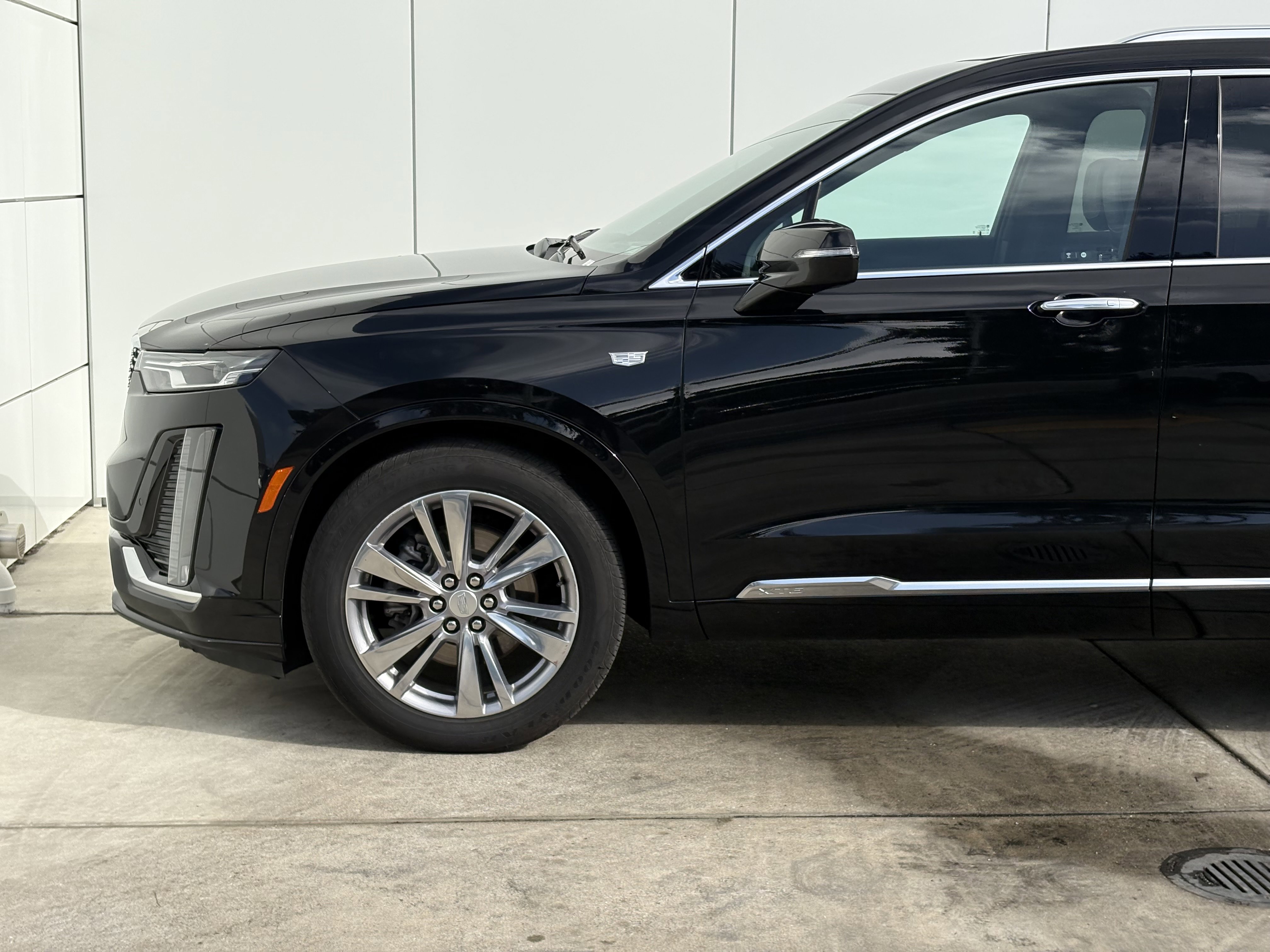 Certified 2024 Cadillac XT6 Premium Luxury image 5