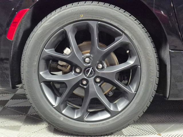 Used 2025 Chrysler Pacifica Limited image 27