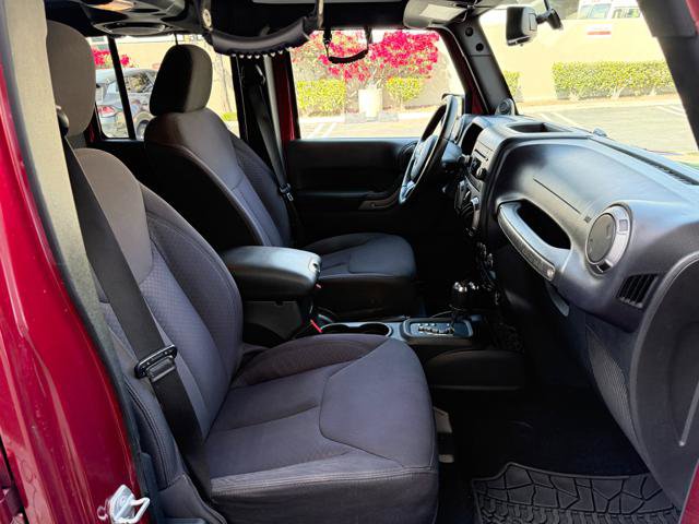 Used 2013 Jeep Wrangler Unlimited Sport image 17