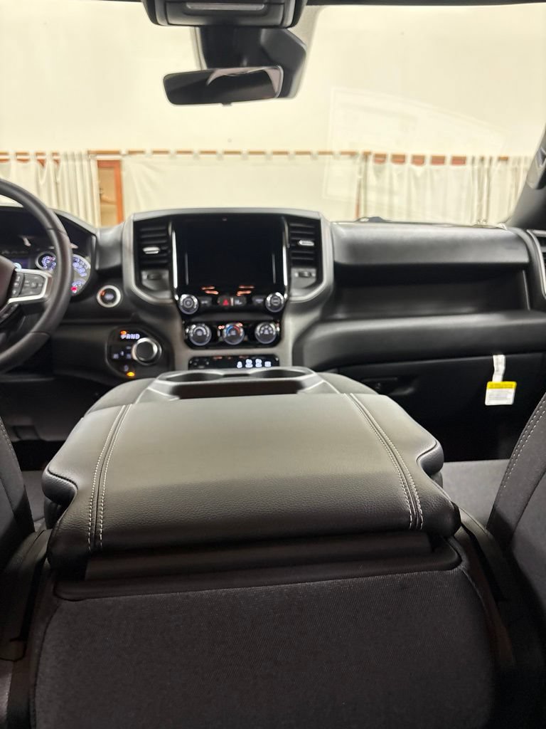 New 2026 RAM 1500 Express AWD/4WD image 17
