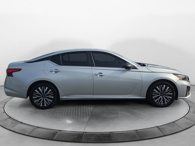 Used 2024 Nissan Altima 2.5 SV image 6