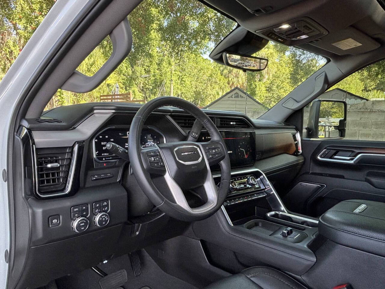 Used 2025 GMC Sierra 3500 Denali w/ Denali Reserve Package AWD/4WD image 14