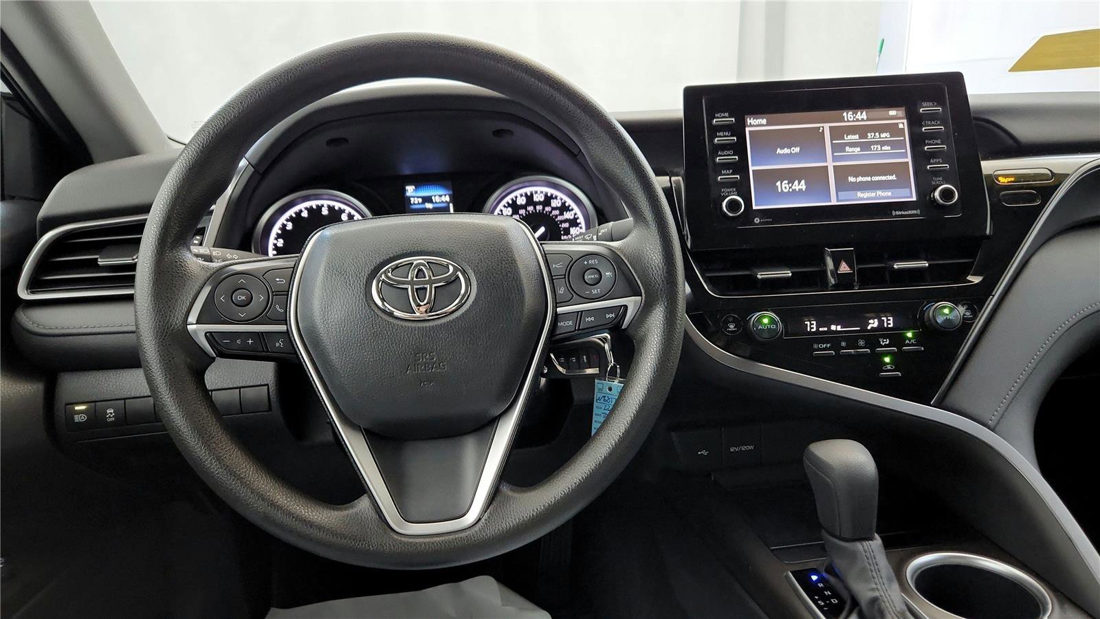 Used 2022 Toyota Camry LE image 27
