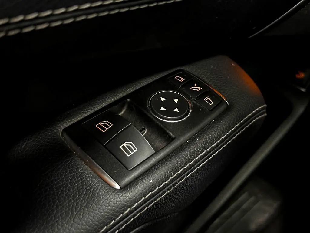 Used 2014 Mercedes-Benz SL 550 image 21