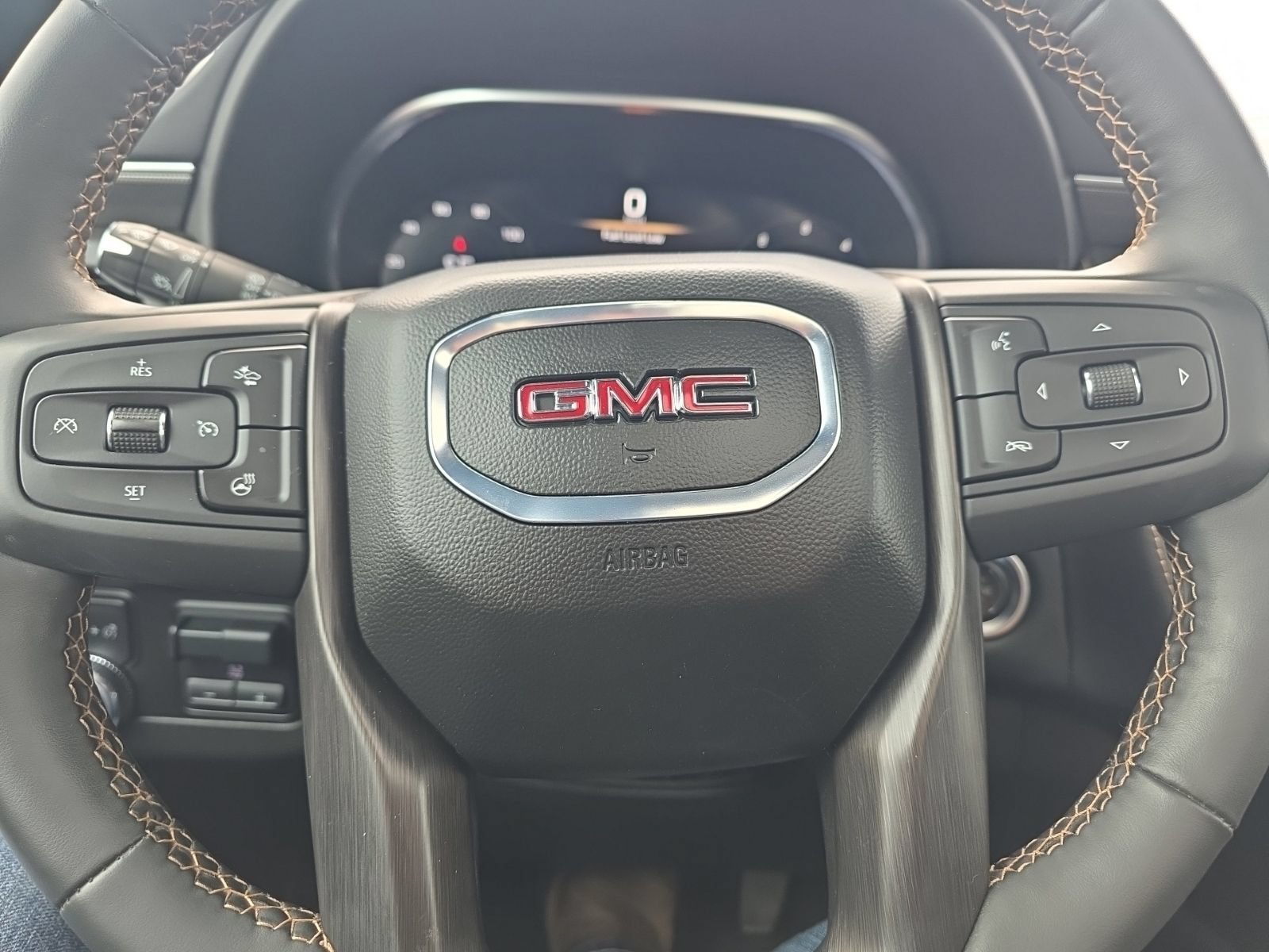 Used 2024 GMC Yukon AT4 w/ Technology Package AWD/4WD image 21