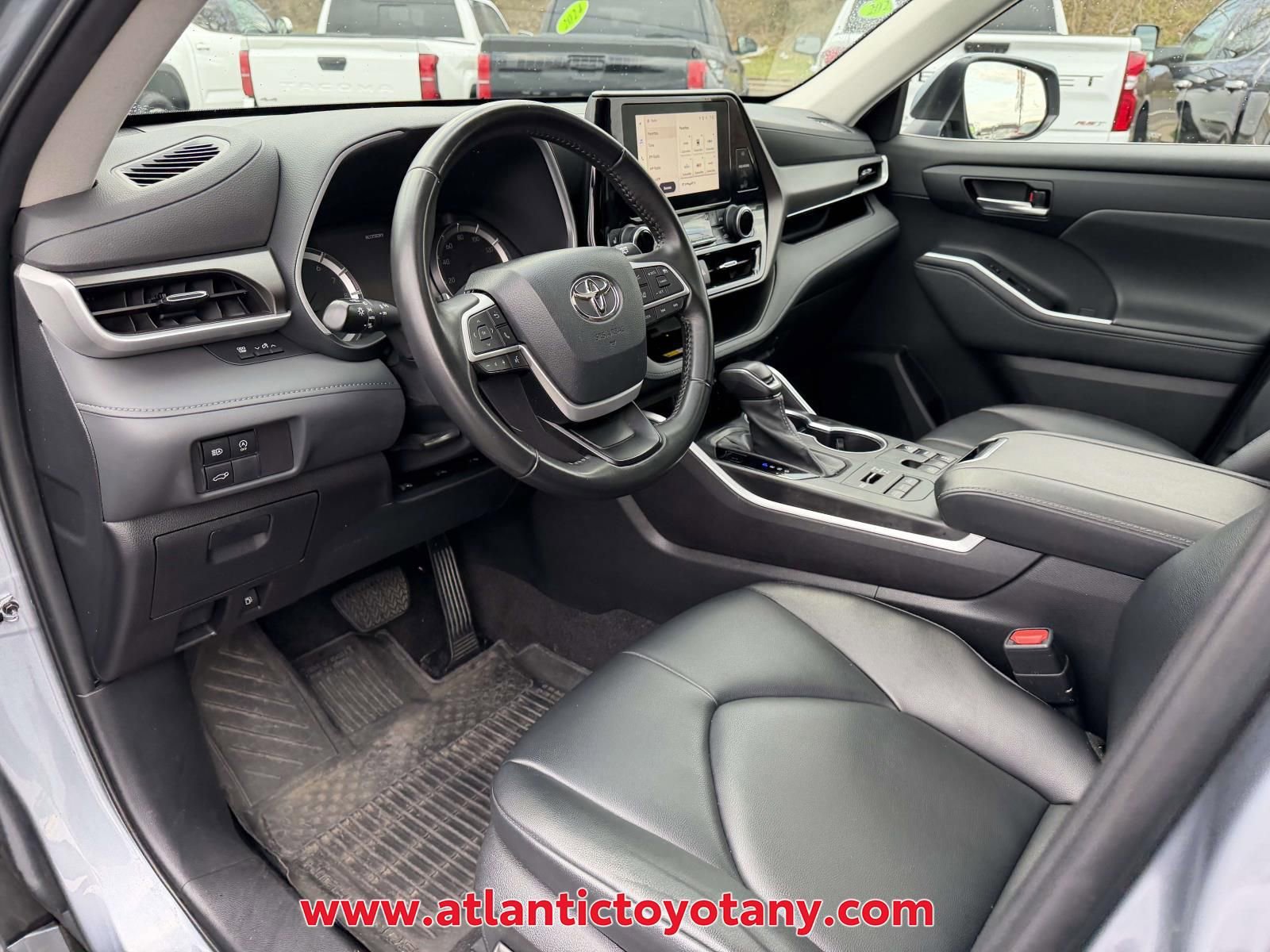Used 2023 Toyota Highlander XLE image 11