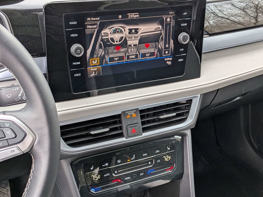 Used 2025 Volkswagen Taos SE w/ Panoramic Sunroof Package image 24