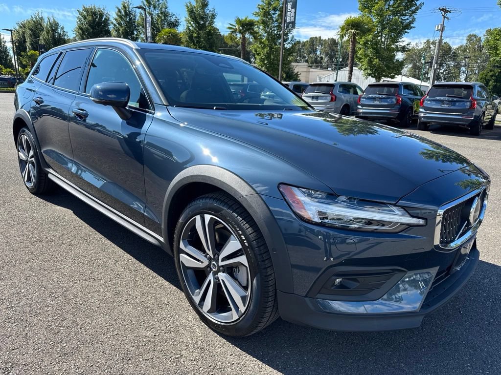 New 2026 Volvo V60 B5 Cross Country Plus w/ Climate Package AWD/4WD image 8