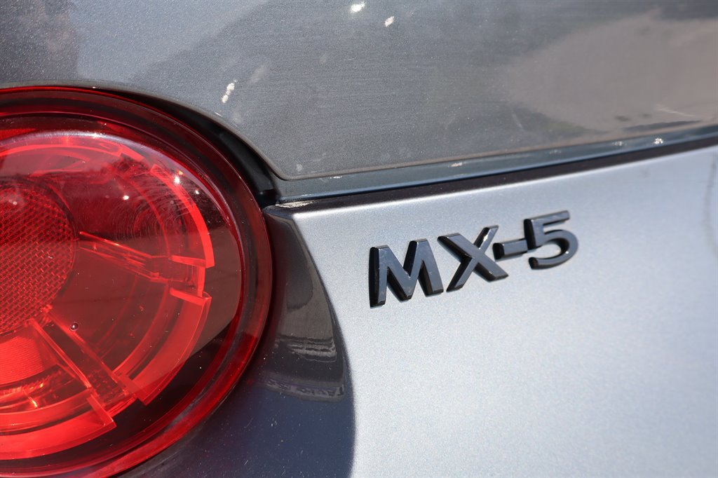 Used 2020 MAZDA MX-5 Miata RF Club RWD image 18