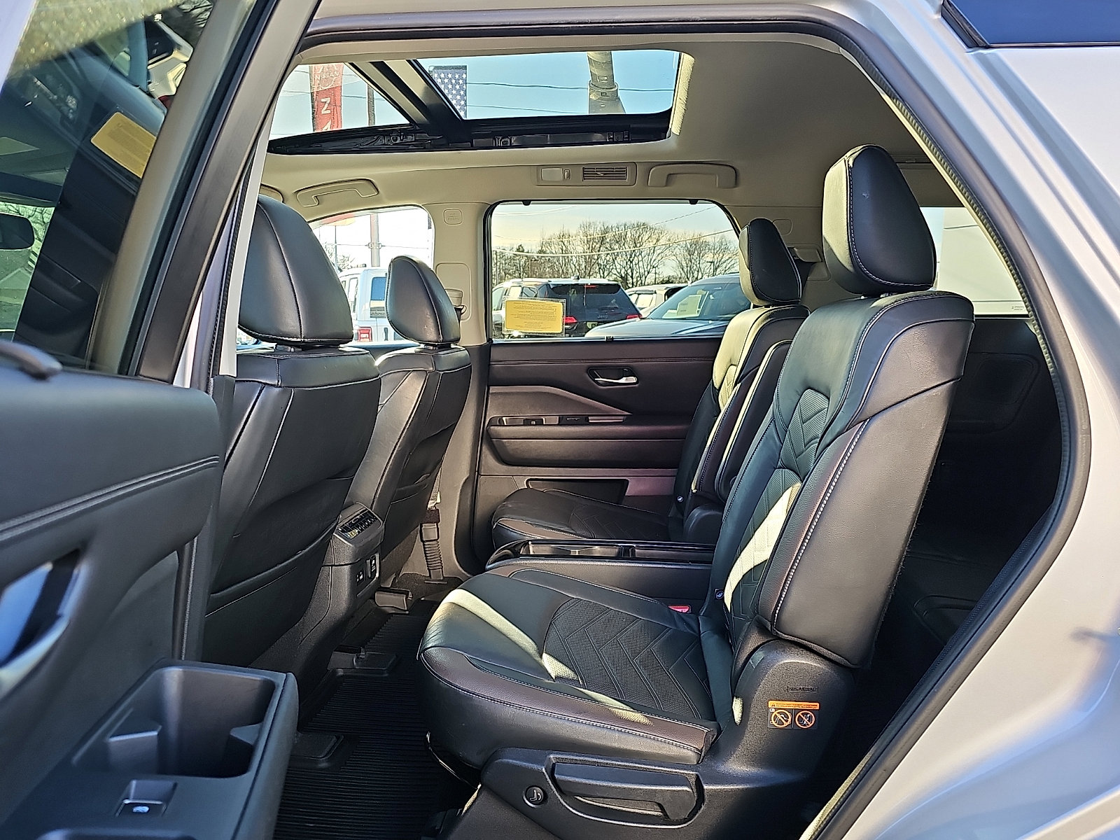 Used 2022 Nissan Pathfinder Platinum w/ Cargo Package image 12