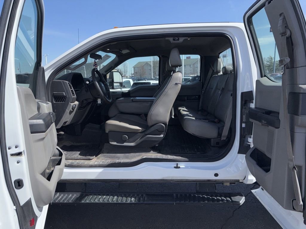 Used 2017 Ford F350 XL image 4