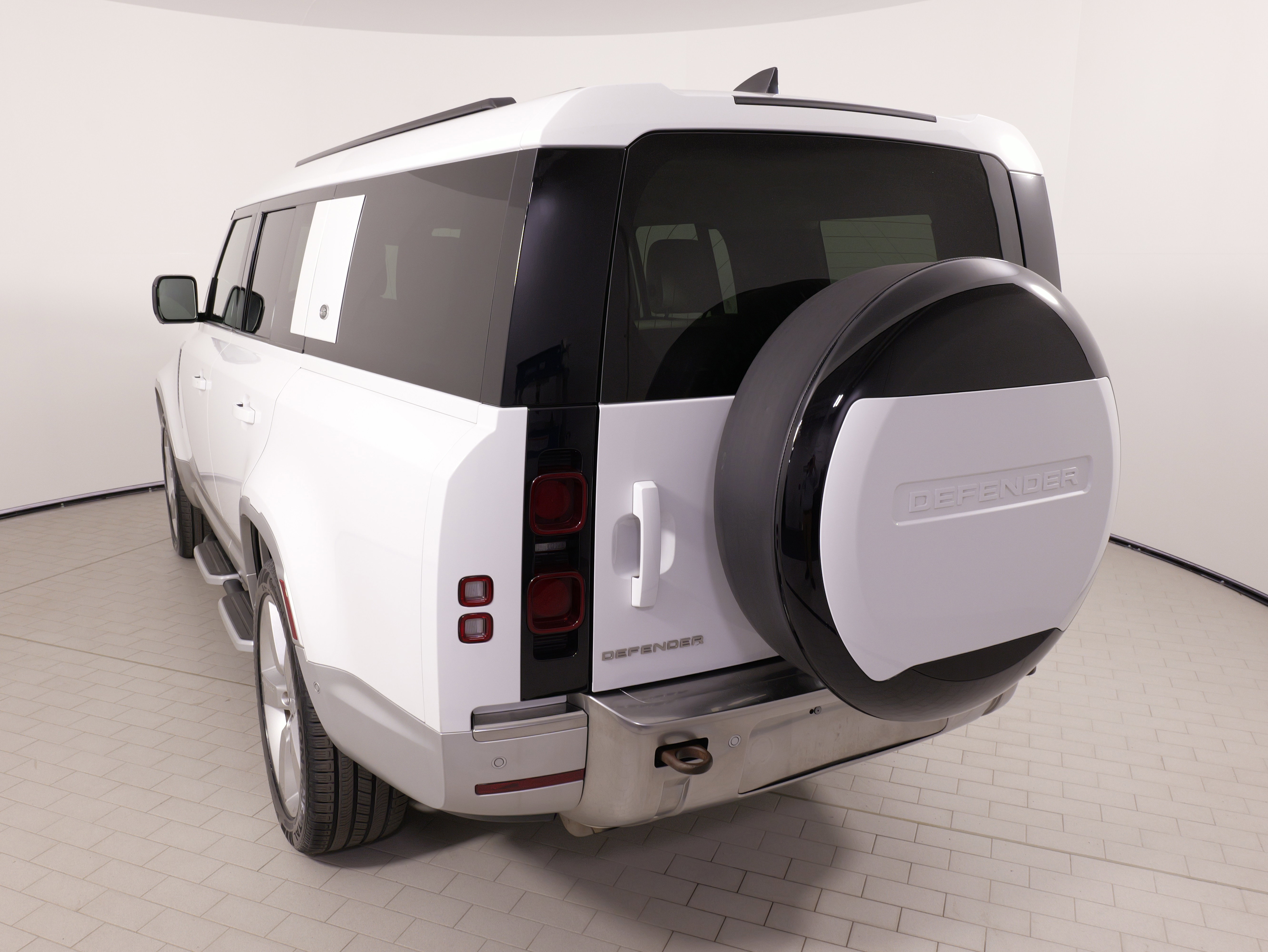 Used 2023 Land Rover Defender 130 S image 12