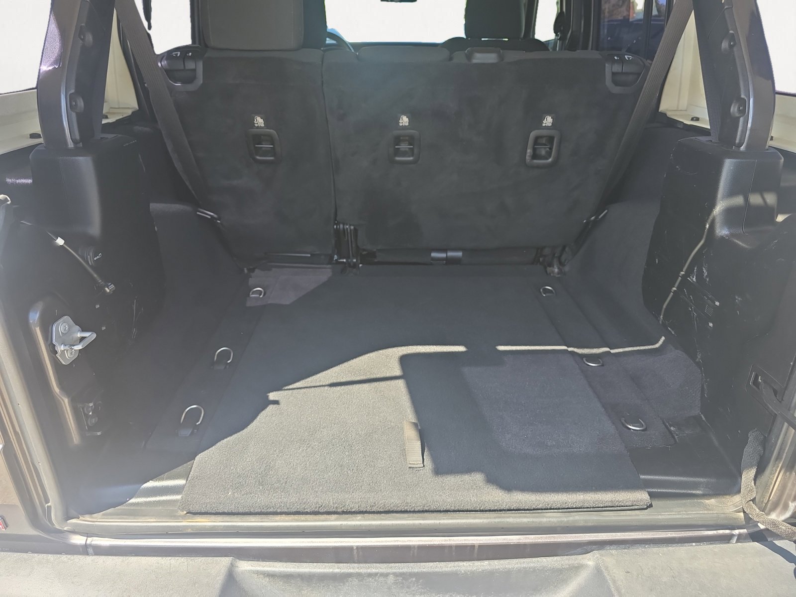 Used 2018 Jeep Wrangler Unlimited Sport AWD/4WD image 12