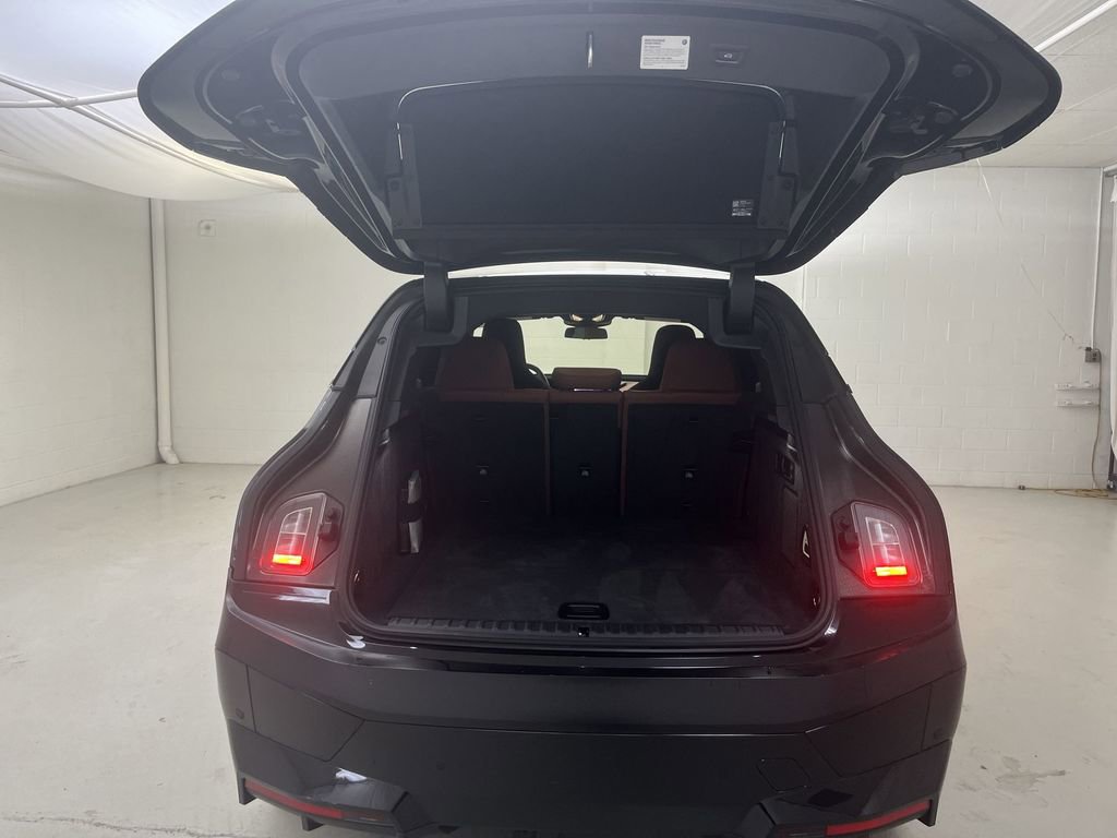 New 2022 BMW iX xDrive50 w/ Premium Package image 28