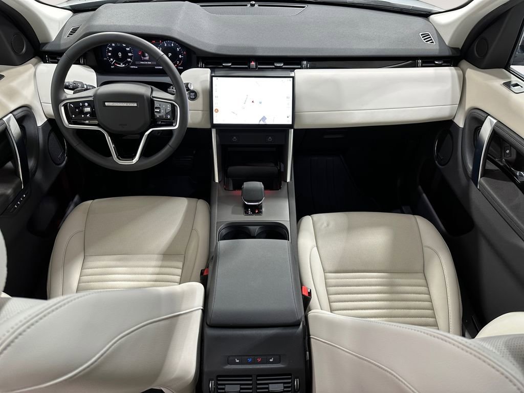 Used 2025 Land Rover Discovery Sport S image 10