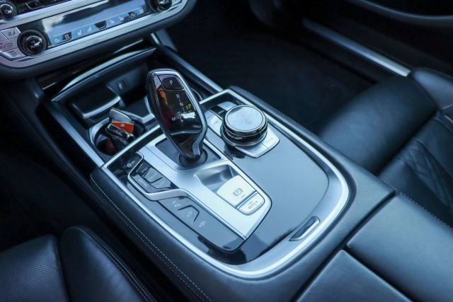 Used 2019 BMW 740i w/ Executive Package image 40