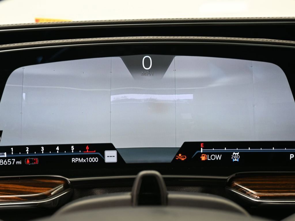 Used 2023 Cadillac Escalade ESV Premium Luxury image 34