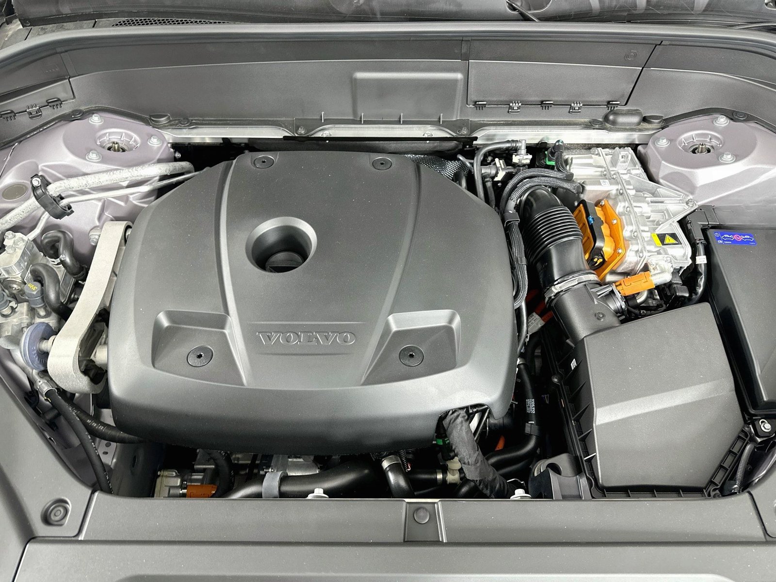 New 2026 Volvo XC90 T8 Plus w/ Protection Package Premier AWD/4WD image 13