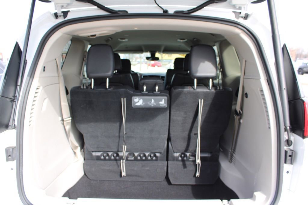 Used 2019 Chrysler Pacifica Touring-L image 10