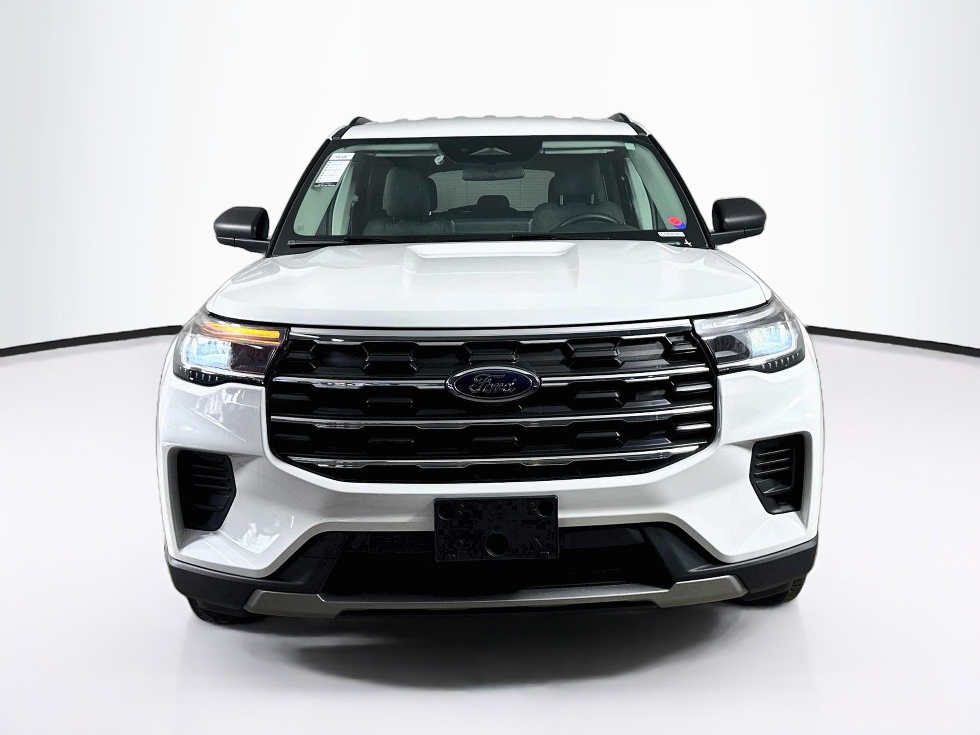 Used 2025 Ford Explorer Active AWD/4WD image 3