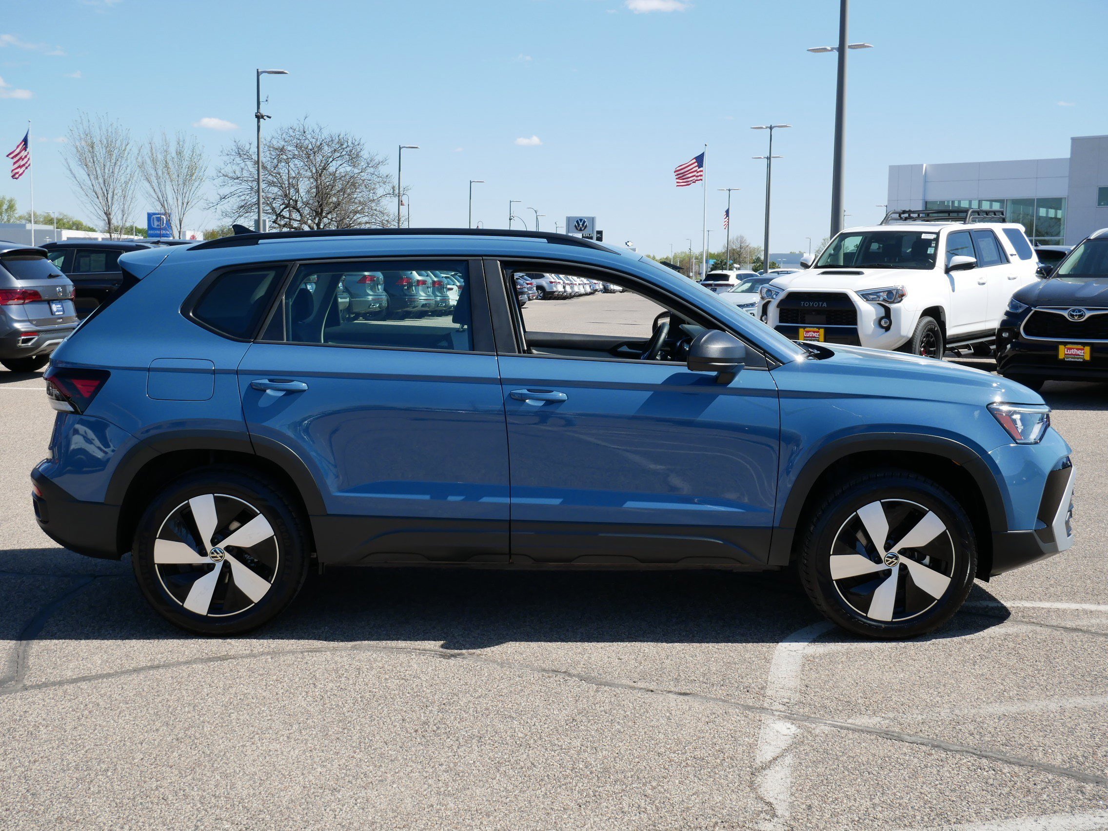 Certified 2025 Volkswagen Taos S AWD/4WD image 8