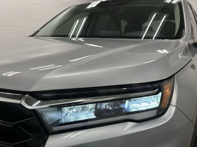 Used 2025 Honda Pilot Touring image 32