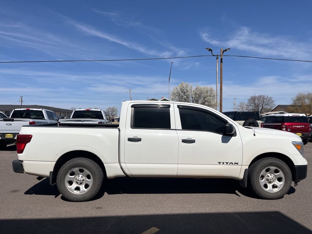 Used 2017 Nissan Titan S image 5