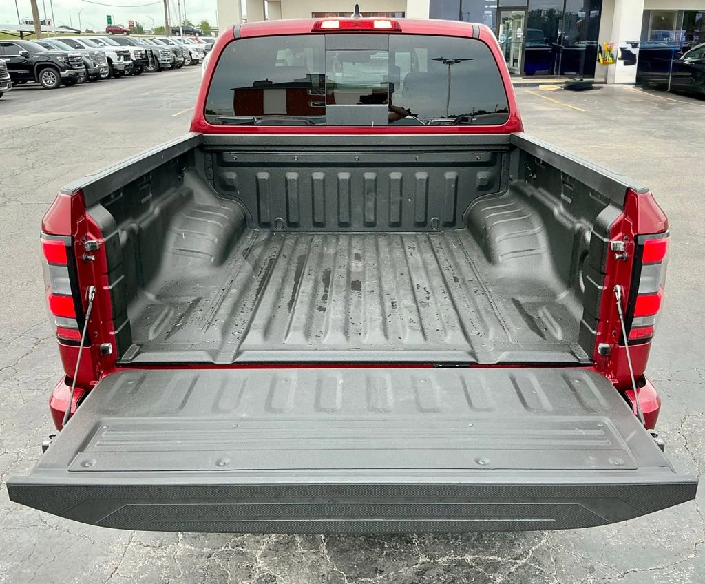 Used 2025 Nissan Frontier PRO-4X AWD/4WD image 19