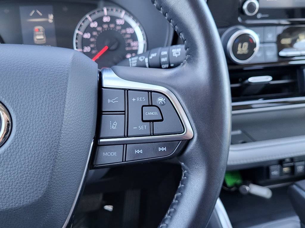Used 2021 Toyota Highlander LE AWD/4WD image 18