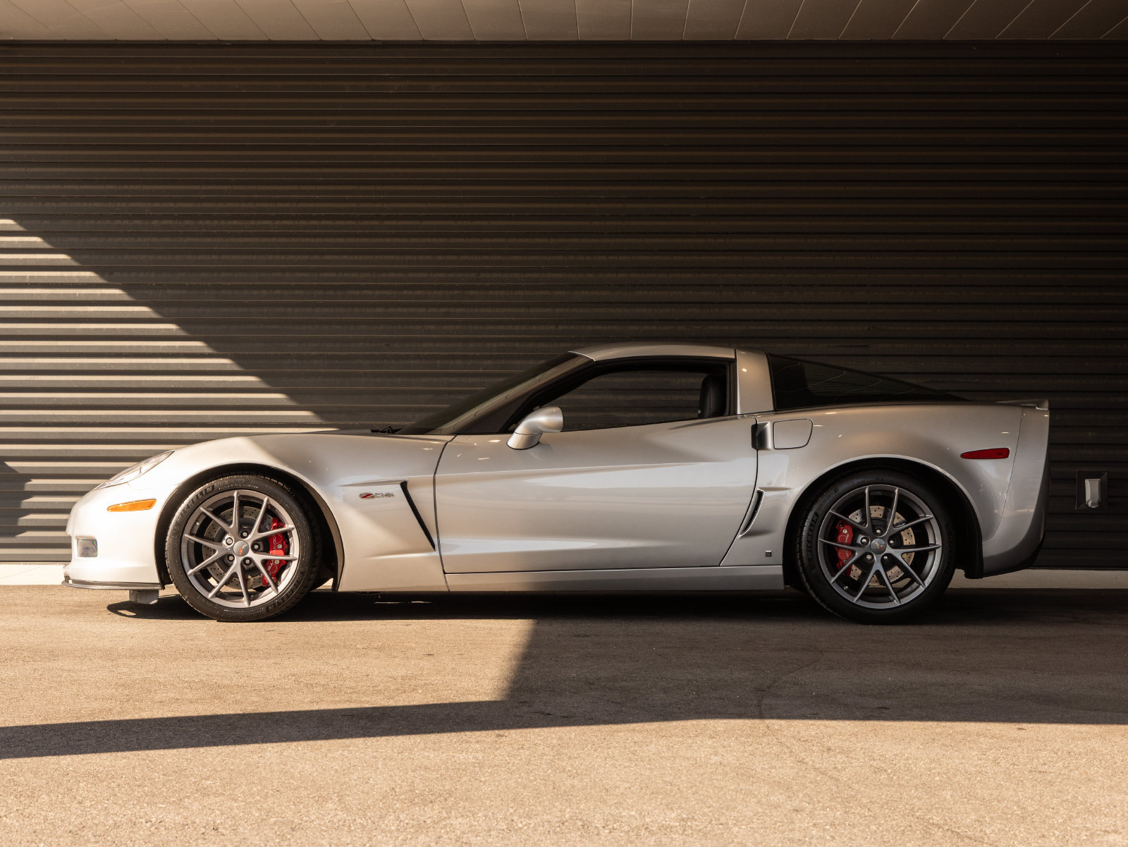Used 2009 Chevrolet Corvette Z06 w/ Preferred Equipment Group RWD image 2